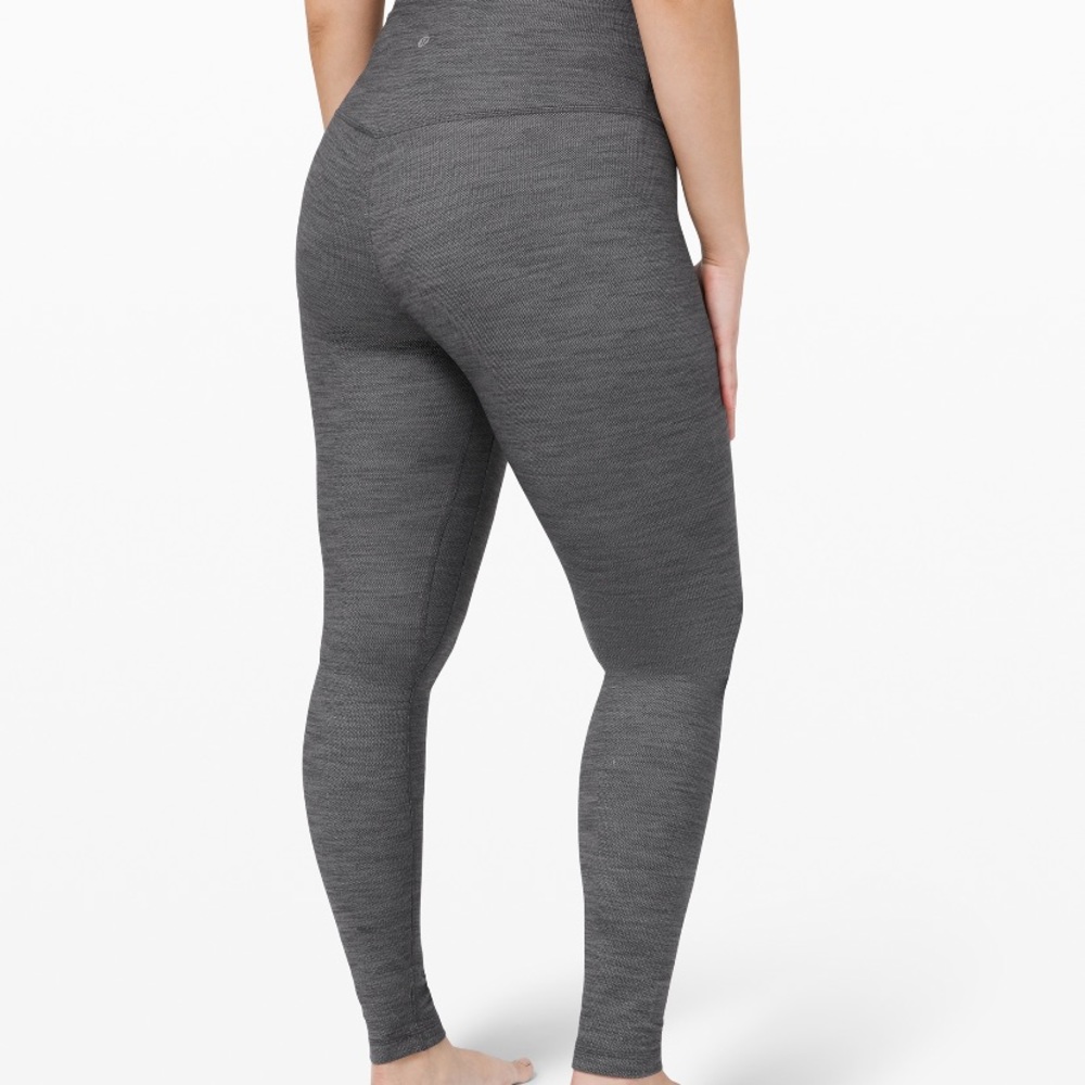 Lululemon 25 inch Aligns